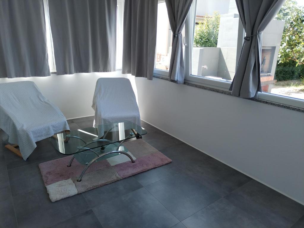 Posezení v ubytování Šjor 2 BDR Apartment w grill