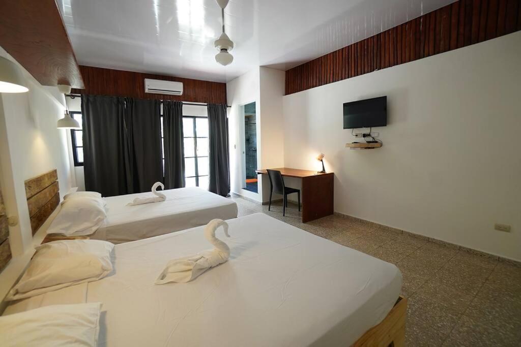 Postel nebo postele na pokoji v ubytování Room #29 at Waterfront Playa Alicia