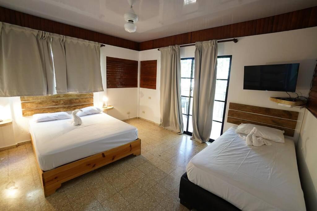 Postel nebo postele na pokoji v ubytování Room #27 at Waterfront Playa Alicia