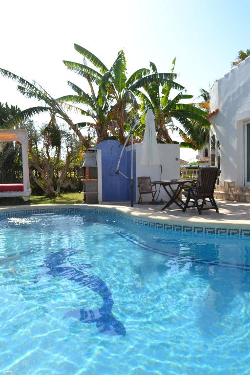 The swimming pool at or close to Casa Mar