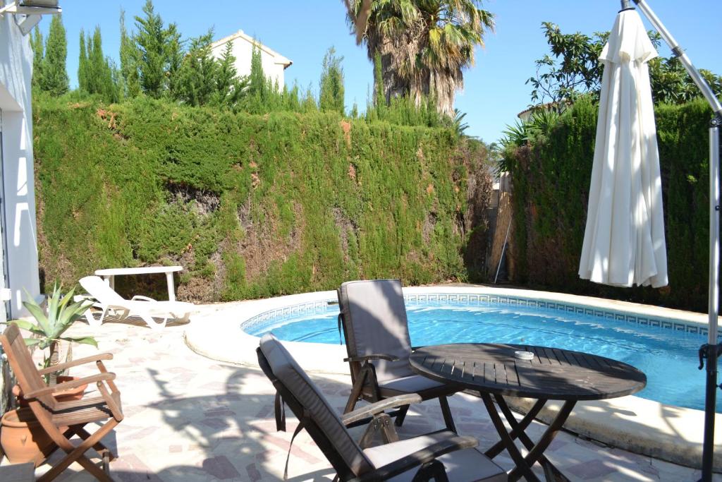 The swimming pool at or close to Casa Mar
