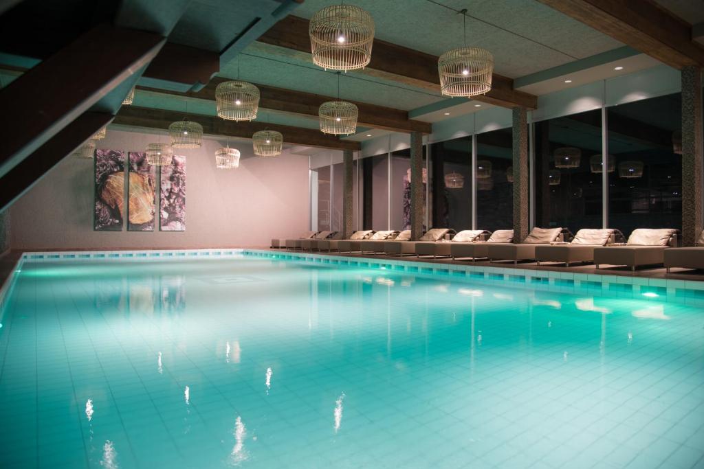 Bazén v ubytování AROSA ALPINE CLUB - Adults only nebo v jeho okolí