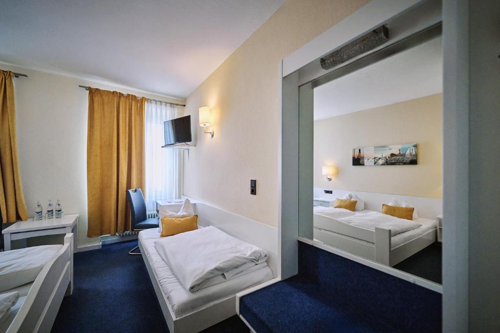 Postel nebo postele na pokoji v ubytování Herdegen Rooms - Self Check-in