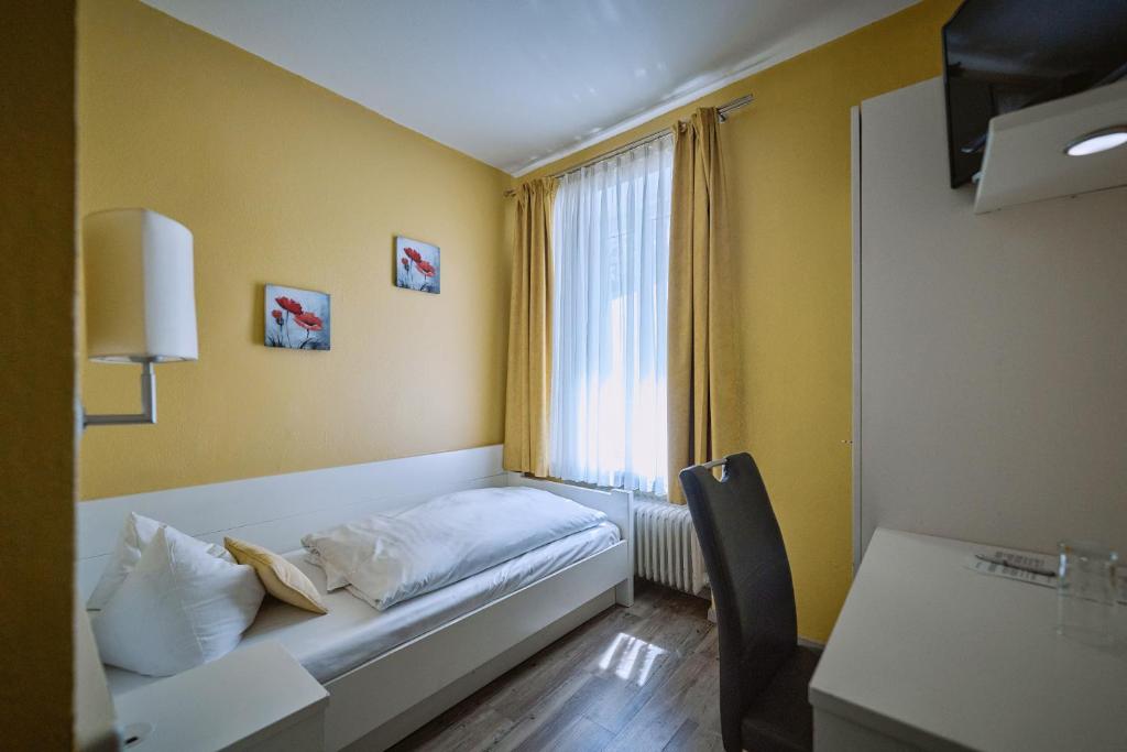 Postel nebo postele na pokoji v ubytování Herdegen Rooms - Self Check-in