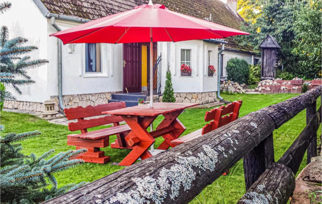 Vonkajšia záhrada v ubytovaní 1 Bedroom Awesome Apartment In Retowo 4