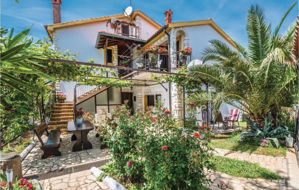 Two-Bedroom Apartment In Medulin
