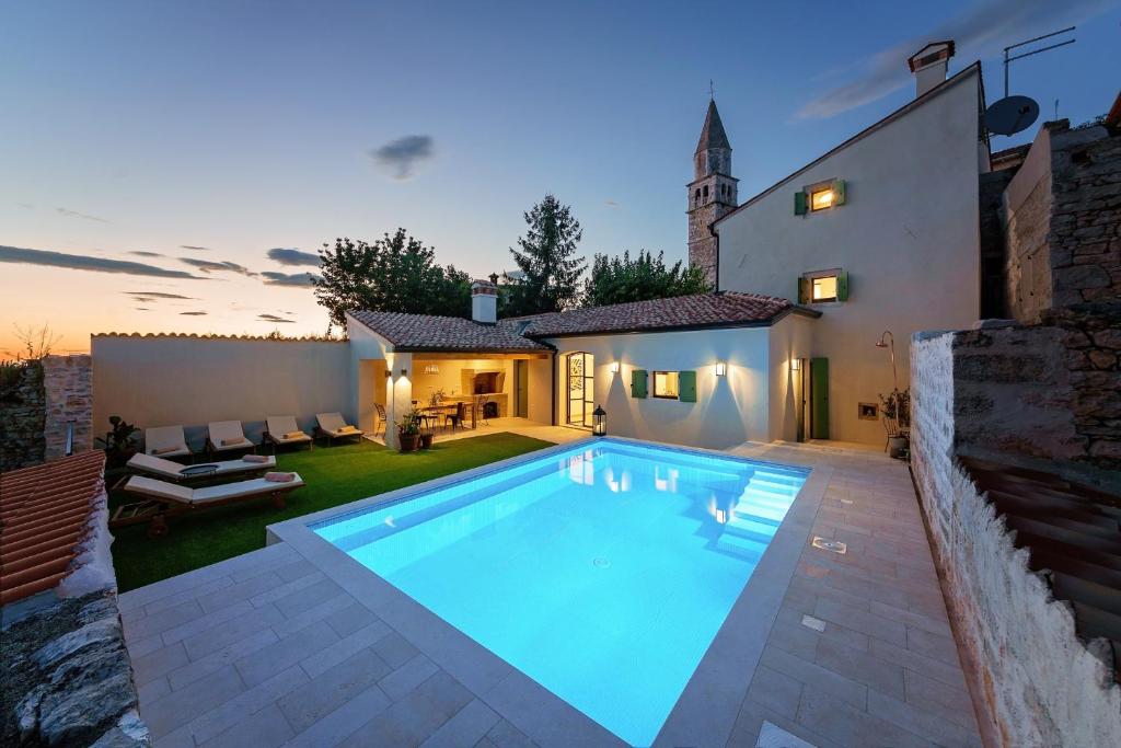 a swimming pool in the backyard of a house at Villa Santina by Briskva in Višnjan