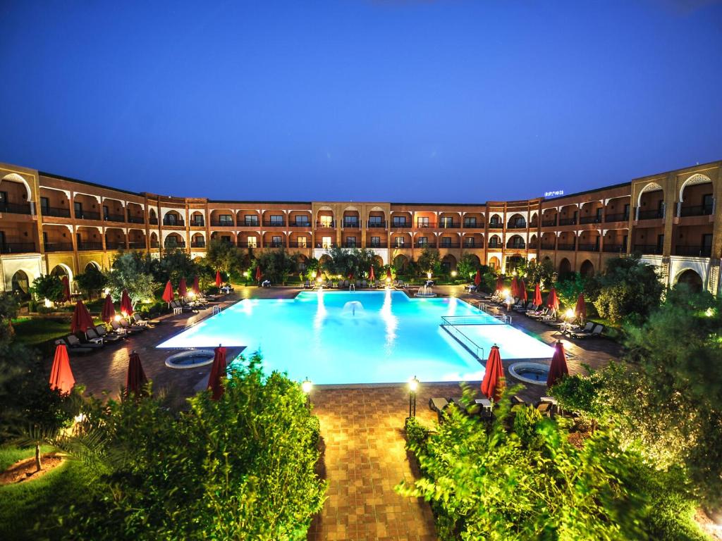 Bazén v ubytování DWO Marrakech Ennakhil nebo v jeho okolí
