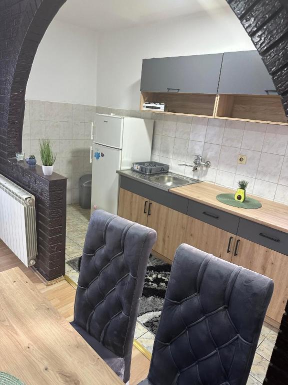 Kuchyň nebo kuchyňský kout v ubytování Apartmani Fenix
