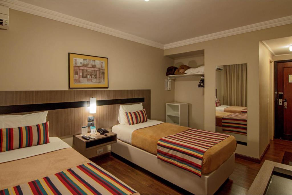 Postel nebo postele na pokoji v ubytování Hotel Deville Express Cascavel