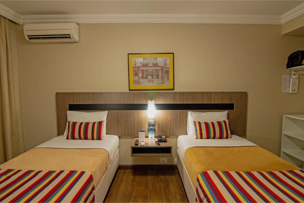 Postel nebo postele na pokoji v ubytování Hotel Deville Express Cascavel