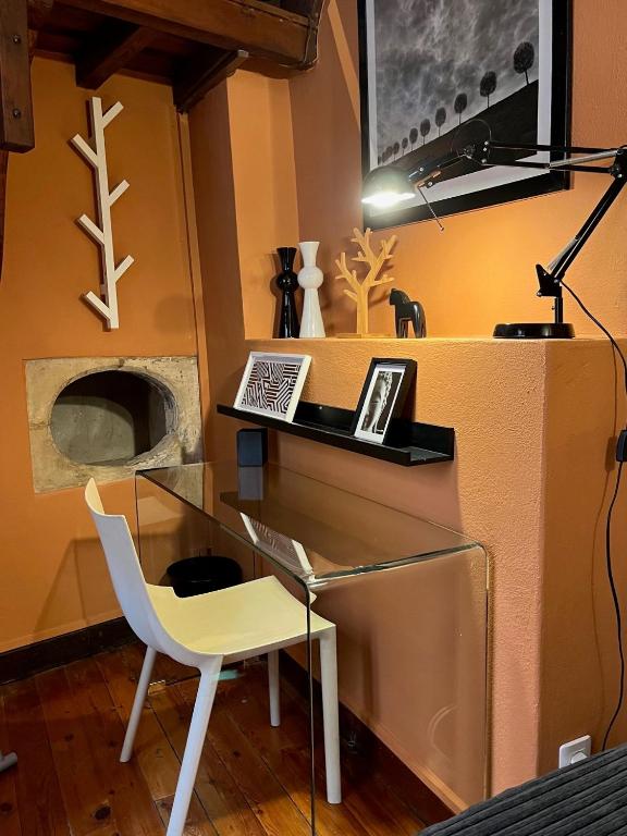TV a/nebo společenská místnost v ubytování La Tour Croix Baragnon
