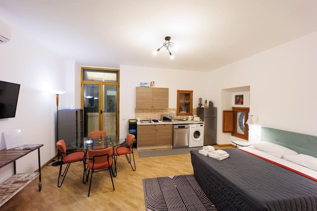 Dante Studio Apartment Super Central next metro