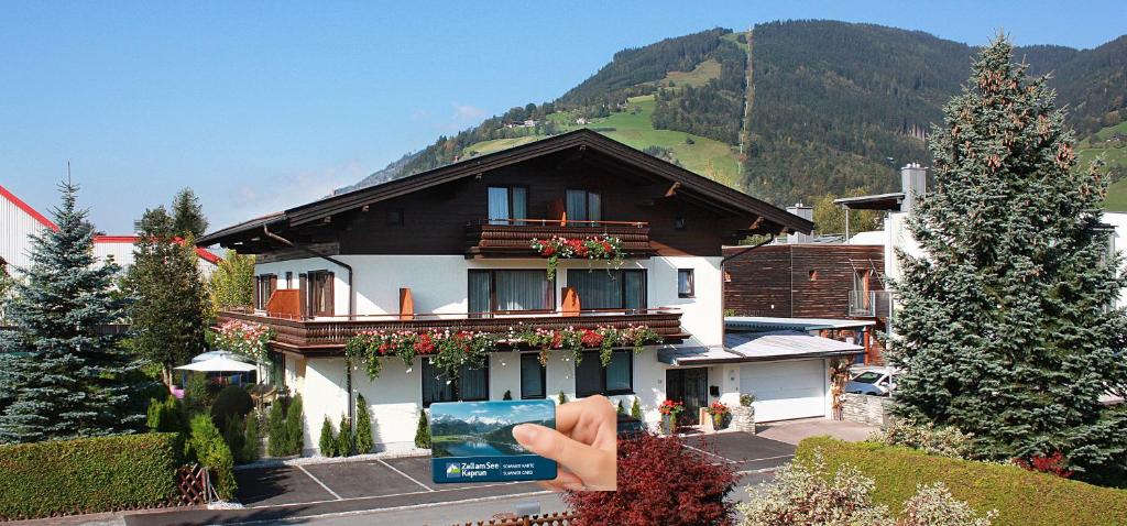 Nespecifikovaný výhled na hory nebo výhled na hory při pohledu z hotelu