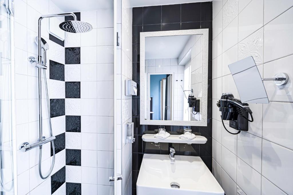 Hôtel Le Cercle Tour Eiffel - 7