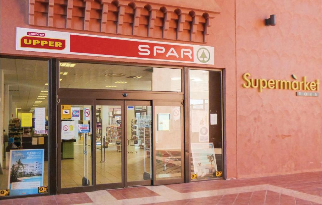 A supermarket or other shops at Az apartmant or nearby