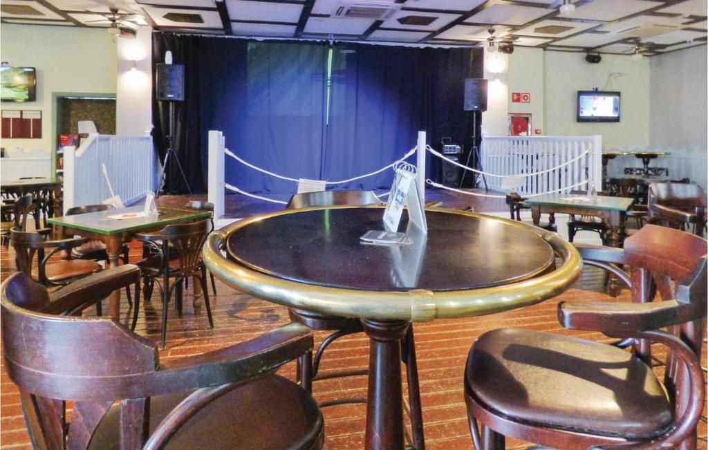 A restaurant or other place to eat at Lovely Apartment In Alhama De Murcia