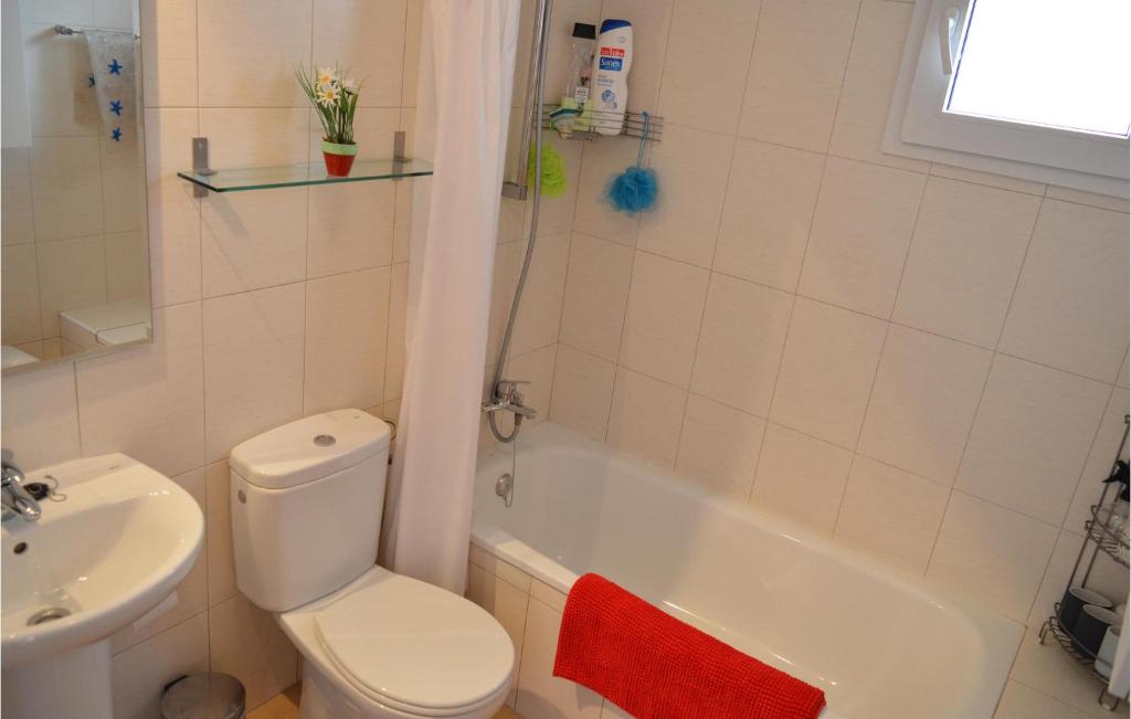 A bathroom at Lovely Apartment In Alhama De Murcia