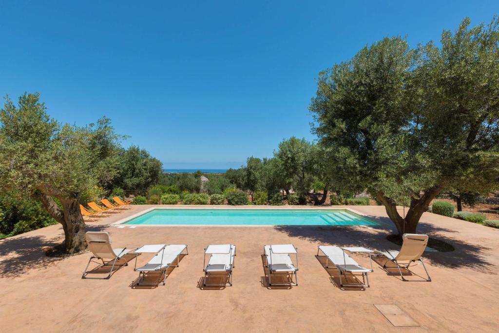 Basen w obiekcie Villa Lisy by Perle di Puglia lub w pobliżu