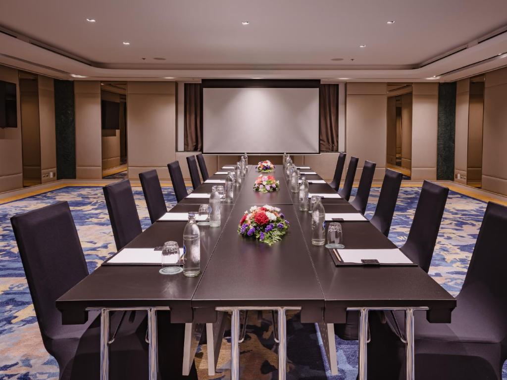 Aira Hotel Bangkok Sukhumvit 11 photo