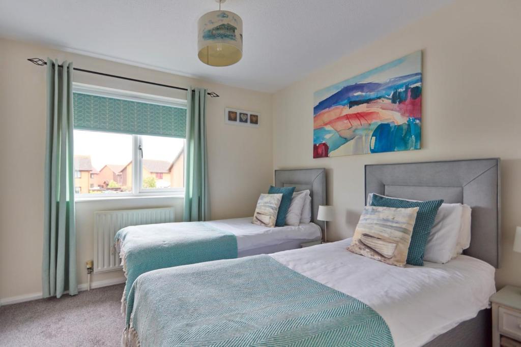 Ένα ή περισσότερα κρεβάτια σε δωμάτιο στο Cinque Ports Snug by Coaste - mins from Sea & Golf Course