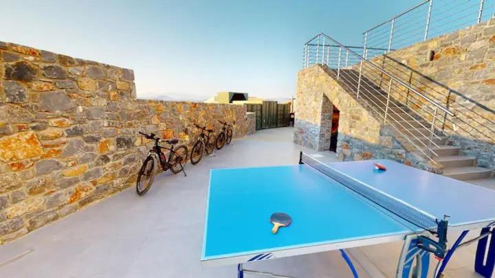 Bazén v ubytovaní Mandy Luxury Villa by Cretevasion alebo v jeho blízkosti