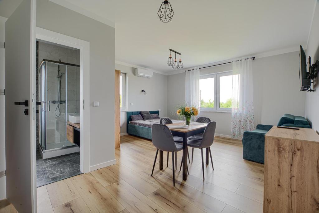 Noclegi Sunny House - Quadruple Room With Private Bathroom