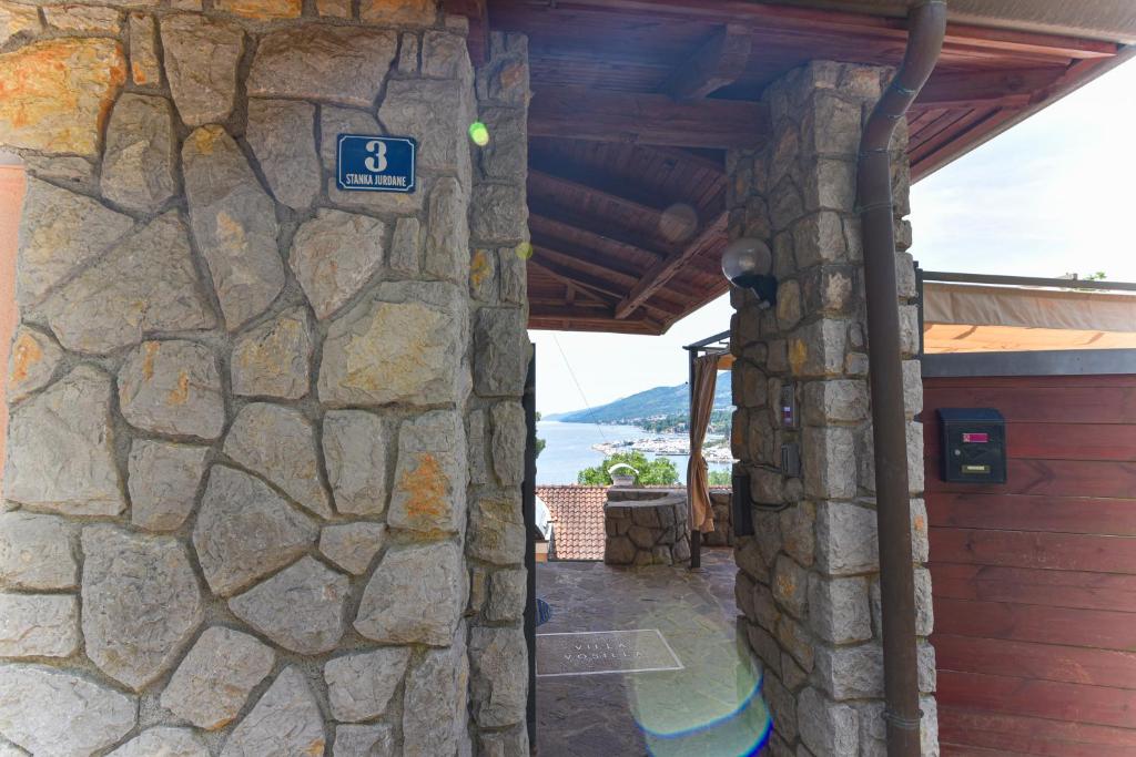 Zdjęcie z galerii obiektu Apartments Villa Vosilla w mieście Opatija