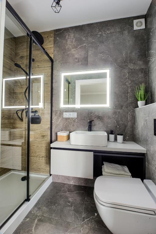 Noclegi Sunny House - Quadruple Room With Private Bathroom