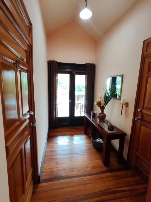 TV a/nebo společenská místnost v ubytování Mi Casa Su Casa Monteverde