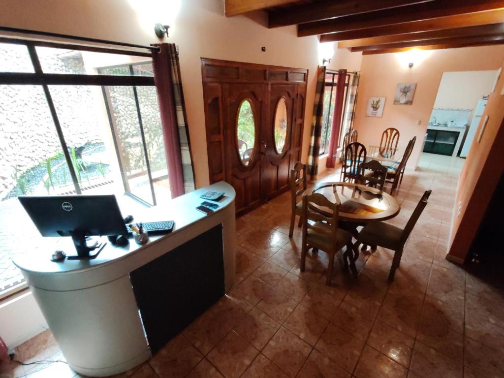 Kuchyň nebo kuchyňský kout v ubytování Mi Casa Su Casa Monteverde