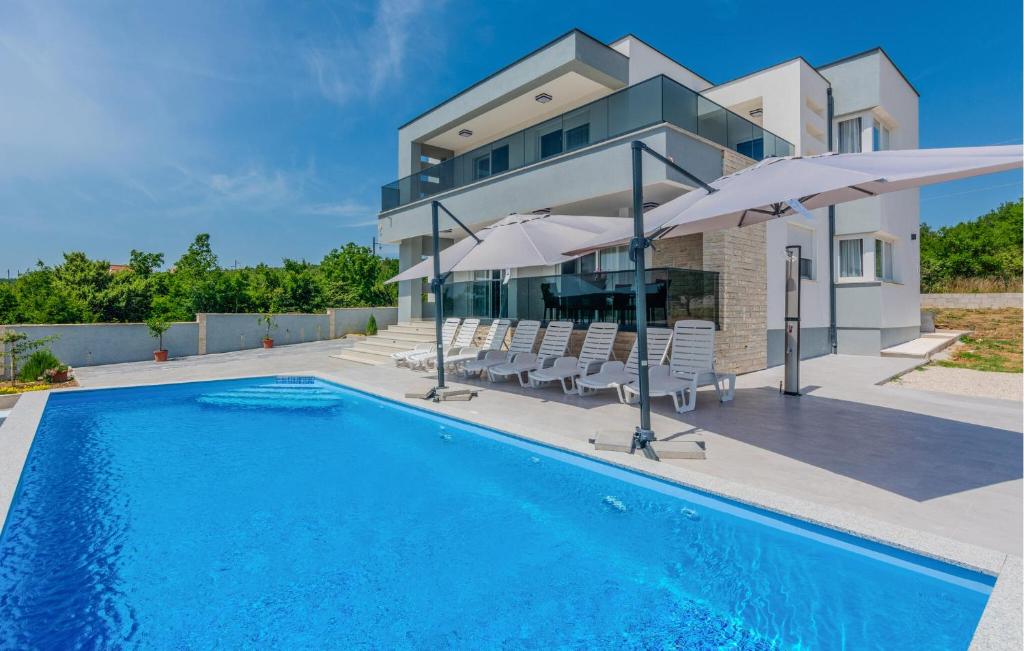 a villa with a swimming pool and a house at 4 Bedroom Nice Home In Slivnica Donja in Knežević