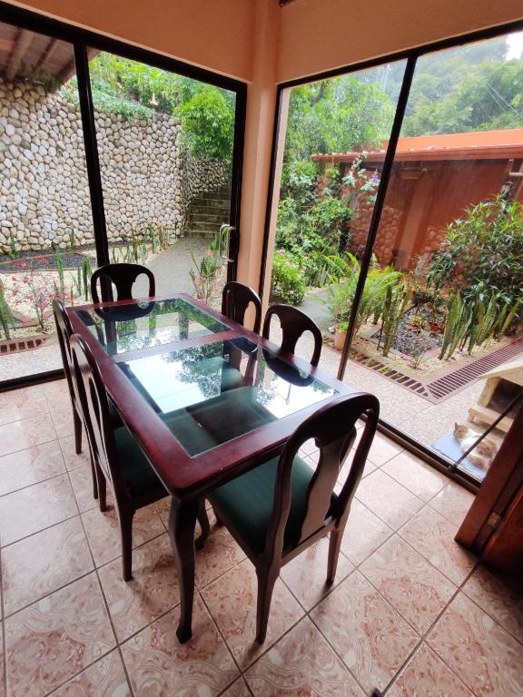 Patio nebo venkovní prostory v ubytování Mi Casa Su Casa Monteverde