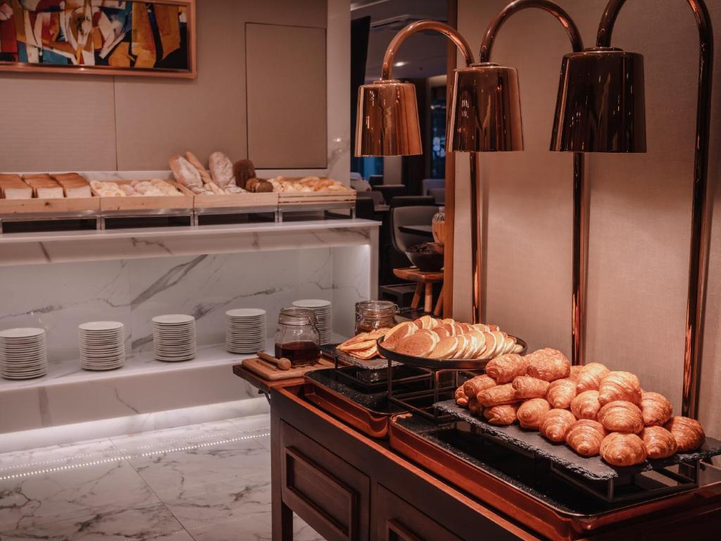 Aira Hotel Bangkok Sukhumvit 11 - Resim 14