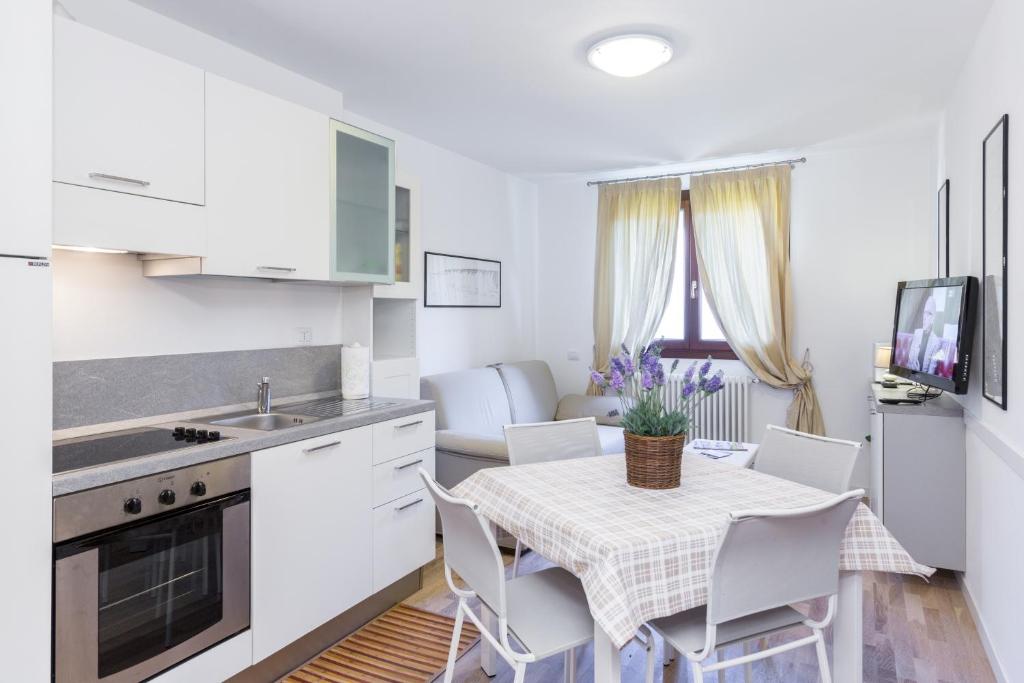 Kuchyň nebo kuchyňský kout v ubytování Residence Rta La Rosa delle Dolomiti