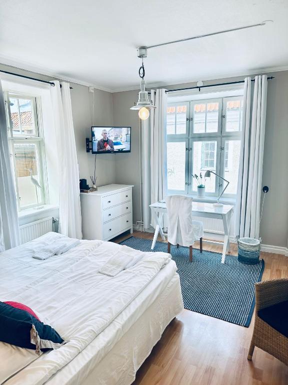 Postel nebo postele na pokoji v ubytování Wisby Residence