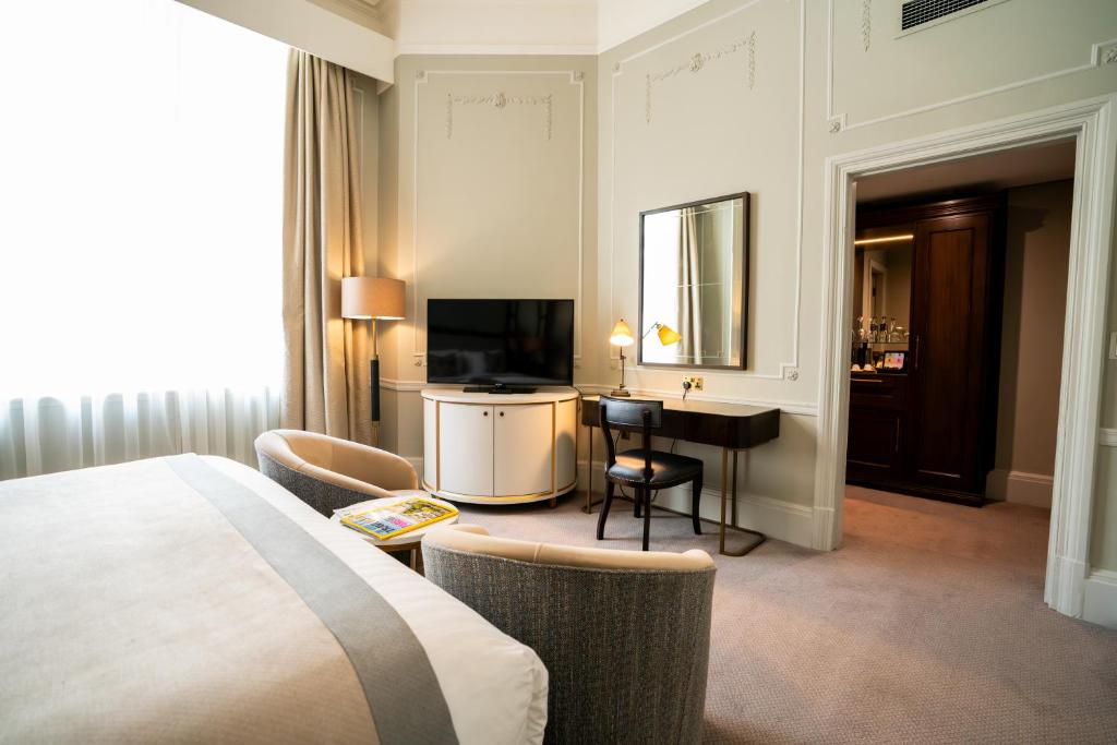 The Midland - Deluxe King Room
