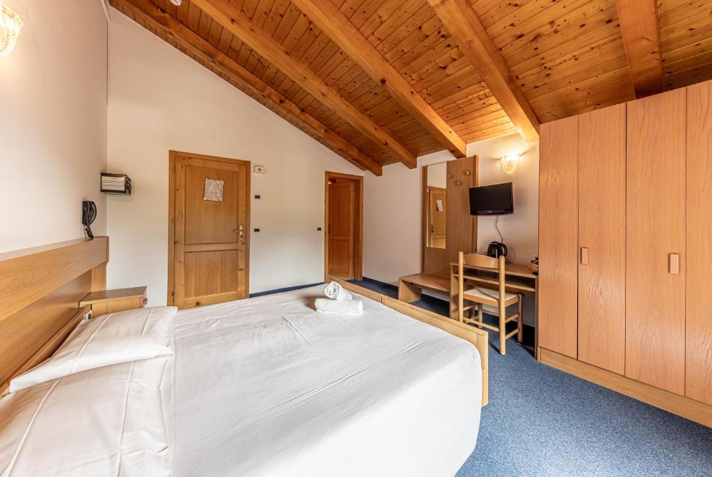 Hotel Laste' - Standard King Room