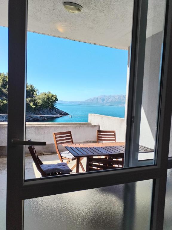 a view of a table and chairs from a window at Pansion Vide in Bogomolje