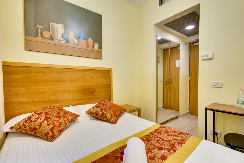 Postel nebo postele na pokoji v ubytování Hotel Terminal