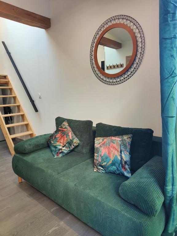 Posezení v ubytování Tiny House avec jardin et accès piscine chauffée