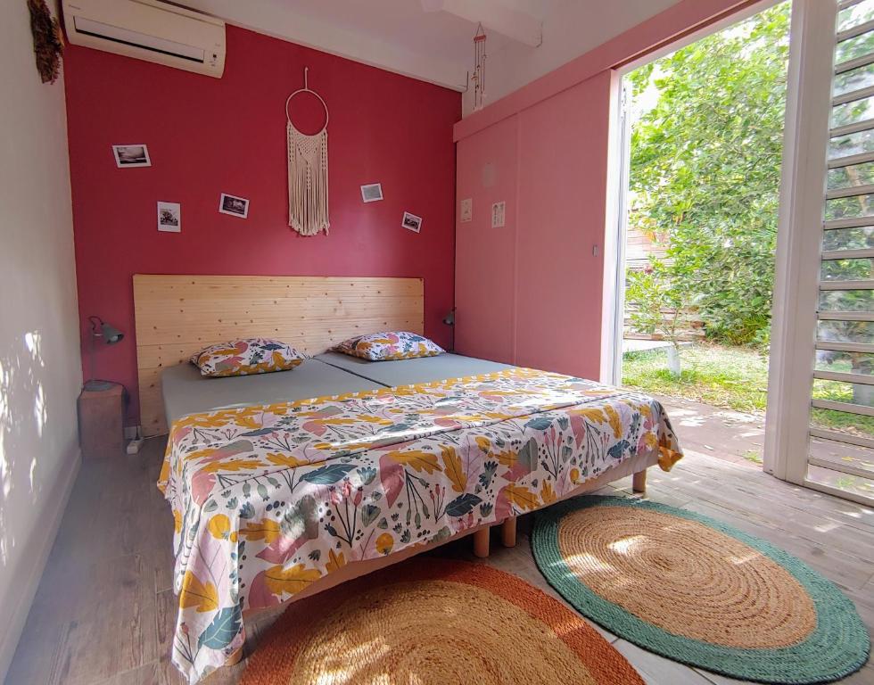 Postel nebo postele na pokoji v ubytování Eskal Péi - Auberge de Jeunesse & Chambres d'hôtes