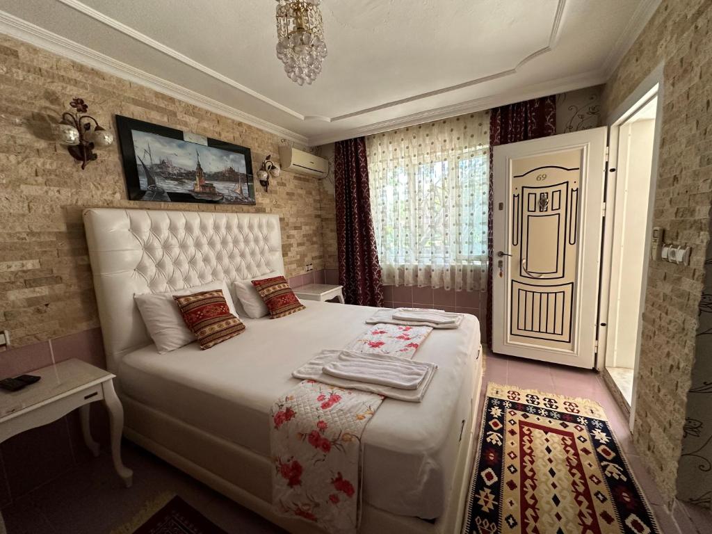 Ένα ή περισσότερα κρεβάτια σε δωμάτιο στο Sinter Terasse House Hotel