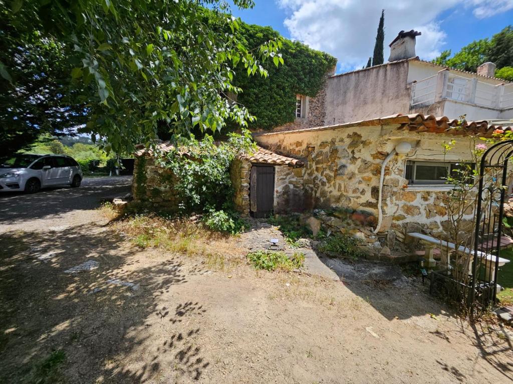 Afbeelding uit fotogalerij van Suite Lou Peïro in Cotignac