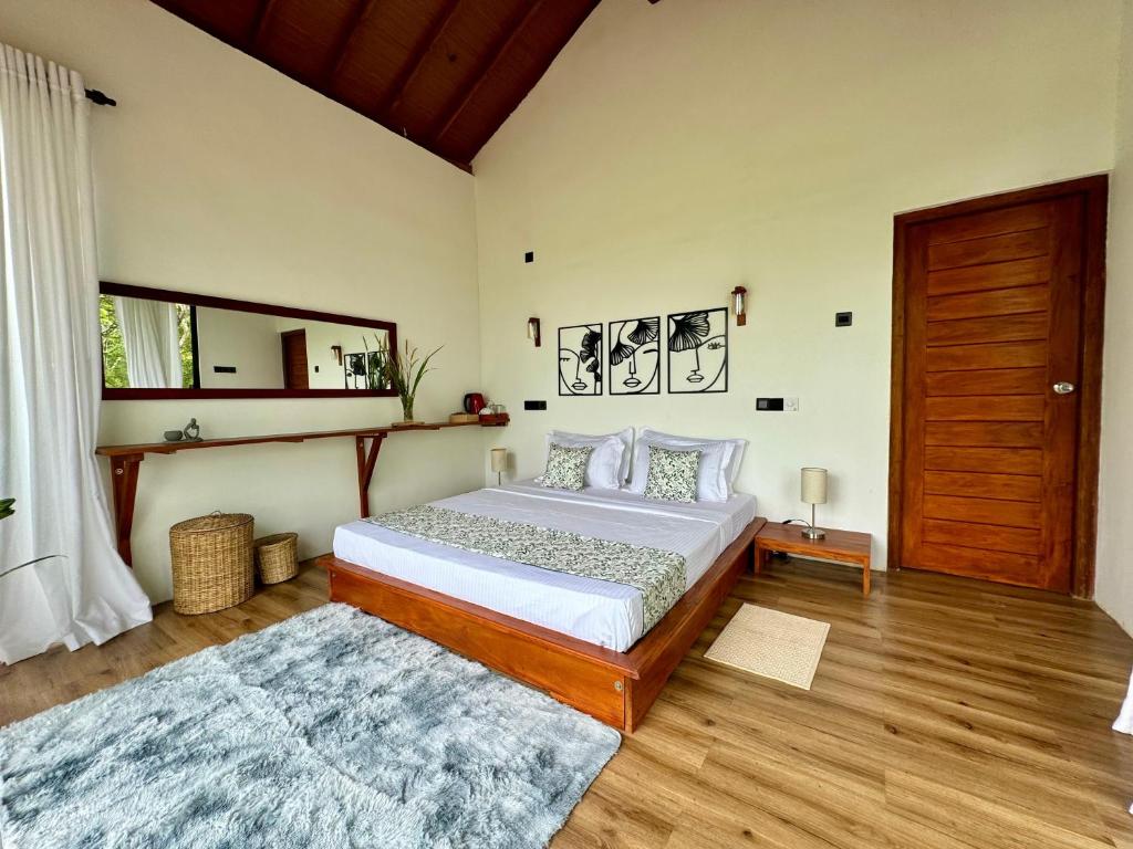 Postel nebo postele na pokoji v ubytování Paarvie Sigiriya