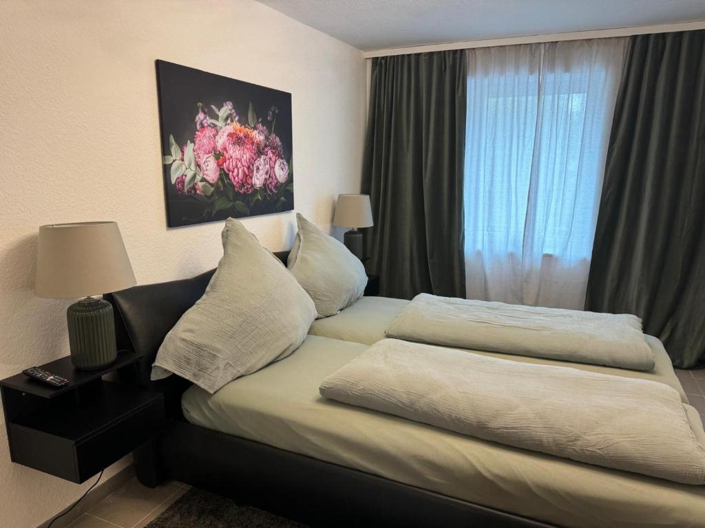 a bedroom with a bed with pillows and a window at Charmante Zentrale 2 Raum Wohnung in Chemnitz