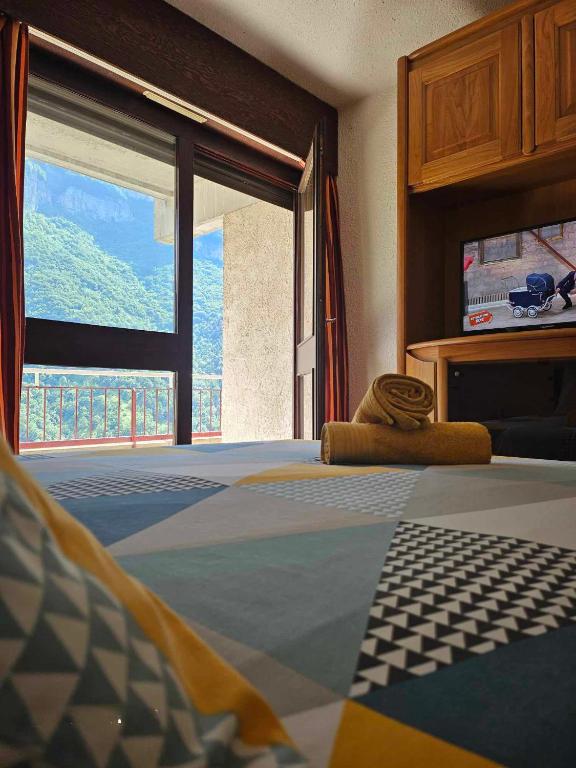 Postel nebo postele na pokoji v ubytování Cinéma, Chambre Privée Au Le Refuge Du Phoenix