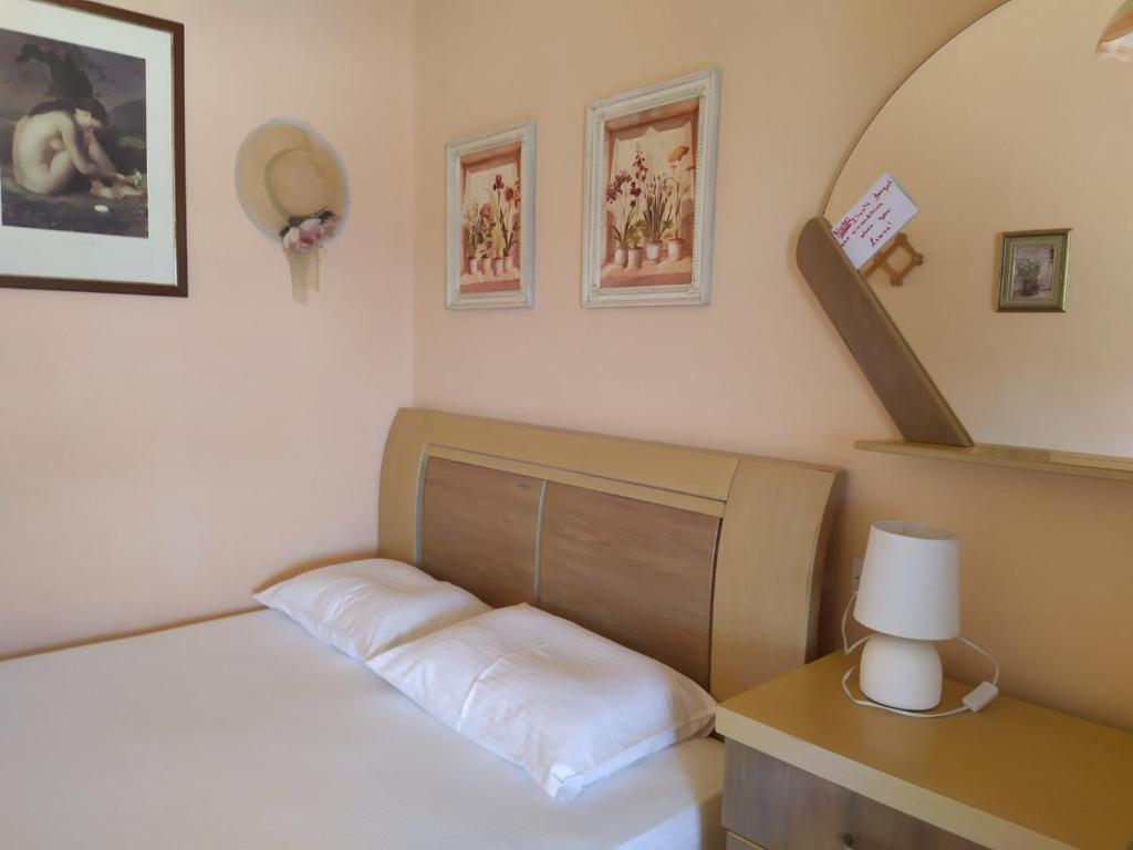 Postel nebo postele na pokoji v ubytování Studios and Apartments Meri