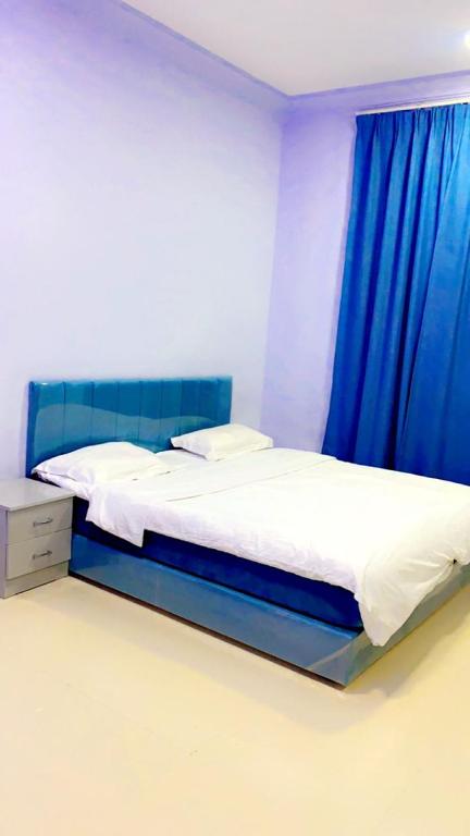 Postel nebo postele na pokoji v ubytování Salalah-Al Shwamekh Suites