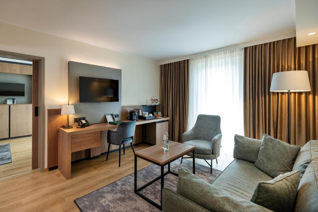 TV a/nebo společenská místnost v ubytování Rogner Hotel Tirana
